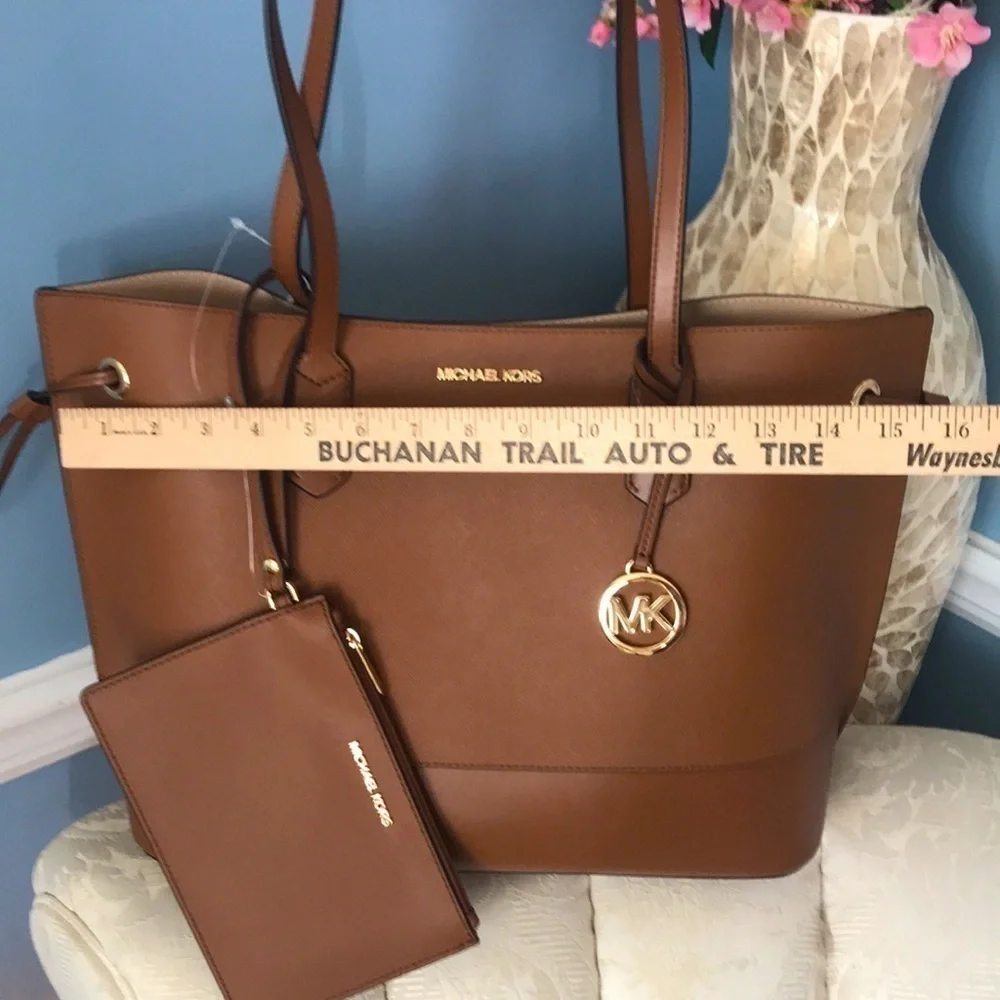 Brand New Michael Kors Leather Lg Drawstring Tote - Picture 8 of 14